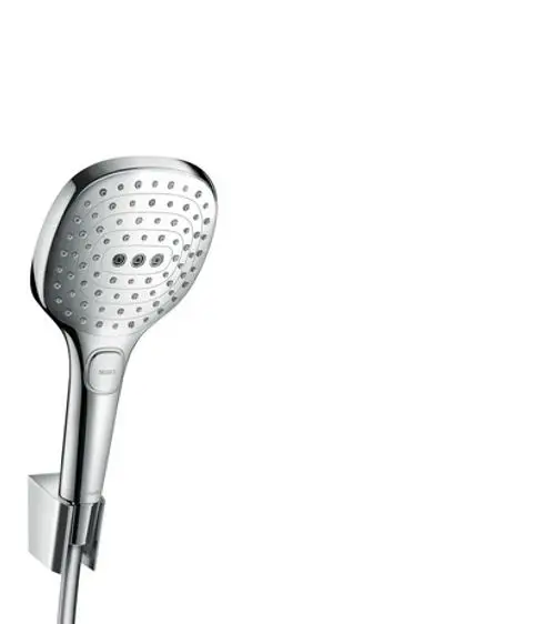Hansgrohe Handbrause in Chromfarbe mit dreifacher Strahloption, befestigt an einer Halterung, ausgestattet mit einem 125 cm langen Brauseschlauch.
